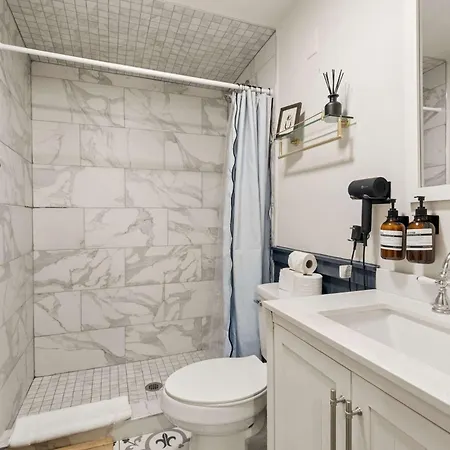 Bed & Breakfast Historic 1840s 2 Min Steps From French Quarter 9br 7ba