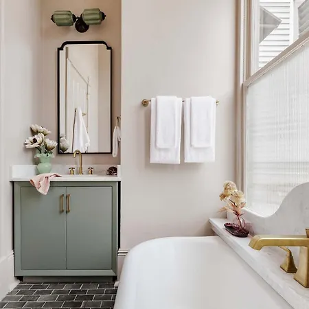 Hotel 24 Bedroom Boutique Buyout Private Pool New Orleans