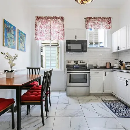 Prime Uptown With Backyard And Ev Parking * New Orleans