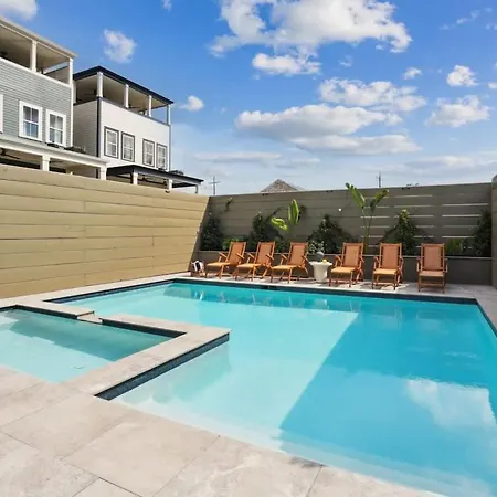 Designer Heated Pool & Rooftop *