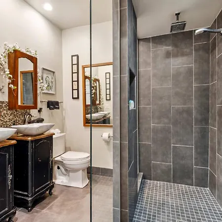 Opulent Historic W Heated Pool 5br 6ba Villa