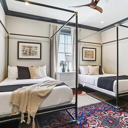 Grand 10br Nola Retreat Dual Heated Pools & Spas Holiday home New Orleans
