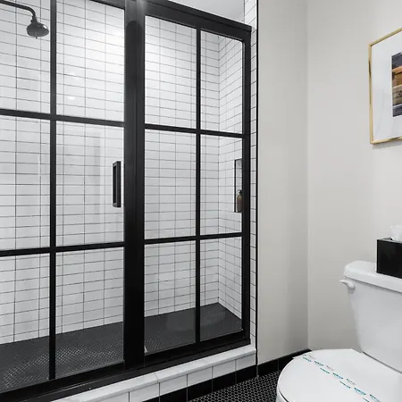 Eleven48 Aparthotel 3*