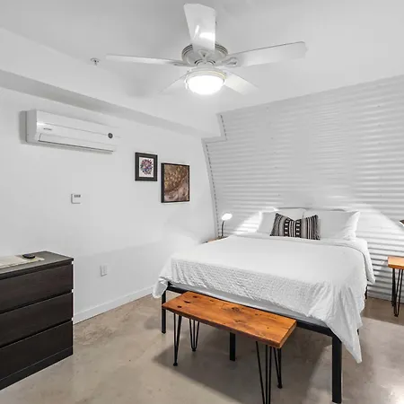 Holiday home Private Pool - Massive Game & Living-dining Space - The Moon Bywater