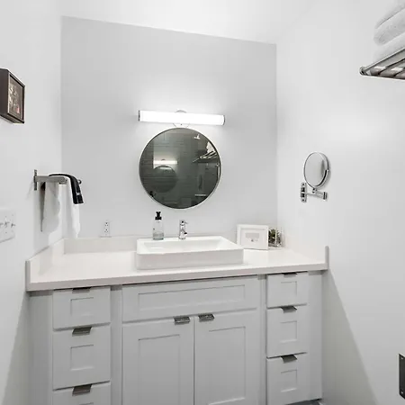 Private Pool - Massive Game & Living-dining Space - The Moon Bywater