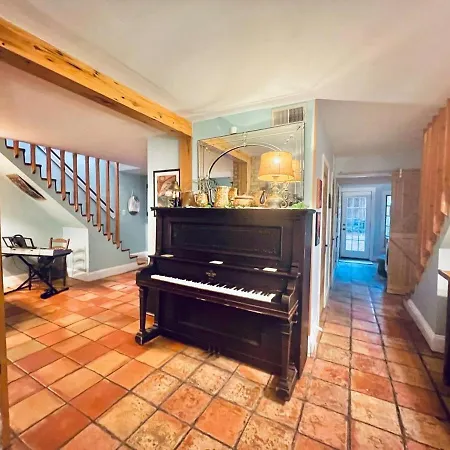 A Courtyard Garden Retreat With Splash Pool Holiday home New Orleans