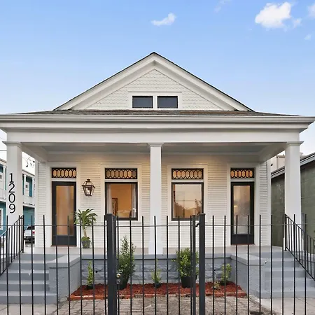 Grand 10br Nola Retreat Dual Heated Pools & Spas New Orleans