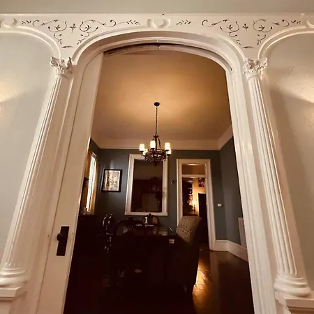 Boutique Queen Suite, Balcony-near French Quarter Bed & Breakfast