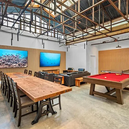 Private Pool - Massive Game & Living-dining Space - The Moon Bywater Holiday home