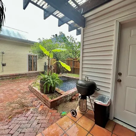 Holiday home A Courtyard Garden Retreat With Splash Pool