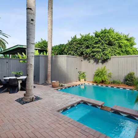 Grand 10br Nola Retreat Dual Heated Pools & Spas