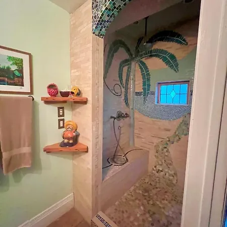 A Courtyard Garden Retreat With Splash Pool New Orleans
