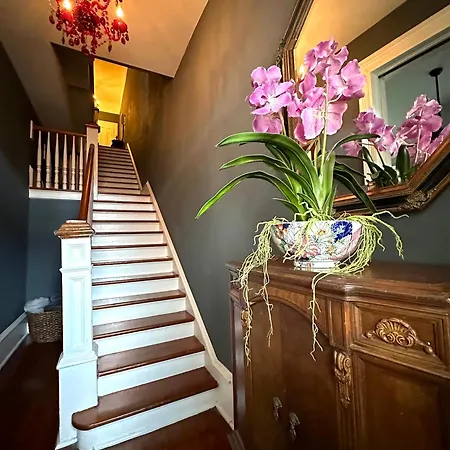 Boutique Queen Suite, Balcony-near French Quarter Bed & Breakfast