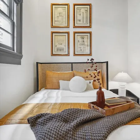 Grand 10br Nola Retreat Dual Heated Pools & Spas Holiday home