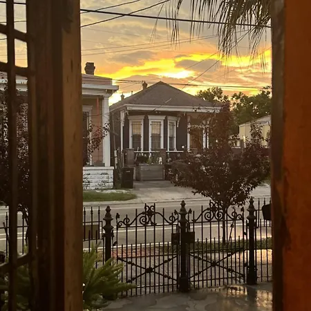 Boutique King Balcony And Pool Bed & Breakfast