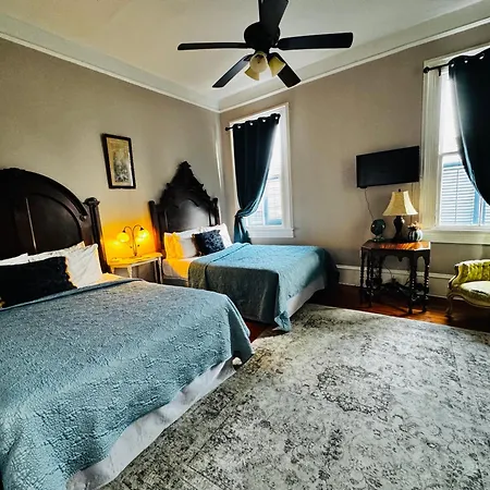 Boutique Queen Suite, Balcony-near French Quarter Bed & Breakfast New Orleans