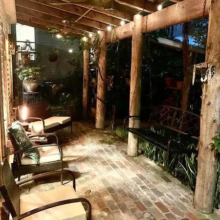 Holiday home A Courtyard Garden Retreat With Splash Pool *