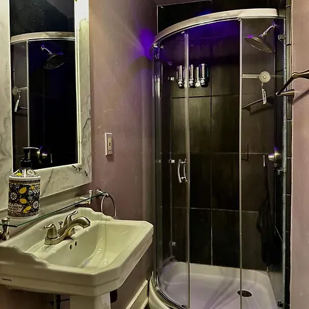 Boutique King Balcony And Pool Bed & Breakfast 3*