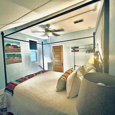 Holiday home A Courtyard Garden Retreat With Splash Pool *