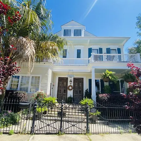 Bed & Breakfast Boutique King Balcony And Pool 3*