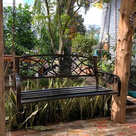 A Courtyard Garden Retreat With Splash Pool Holiday home