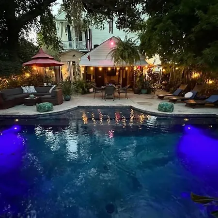 Boutique Double Queen Balcony And Pool