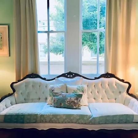 3 Or4br 2a, Gorgeous, Fq, Streetcar, Courtyard Sleeps 8 Apartment
