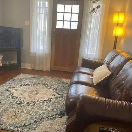 East Riverside- Great Location-quiet & New Orleans