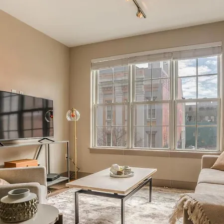 Landing Modern With Amazing Amenities *
