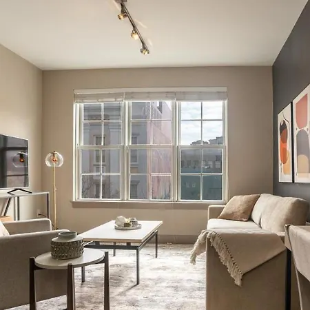 Apartment Landing Modern With Amazing Amenities *