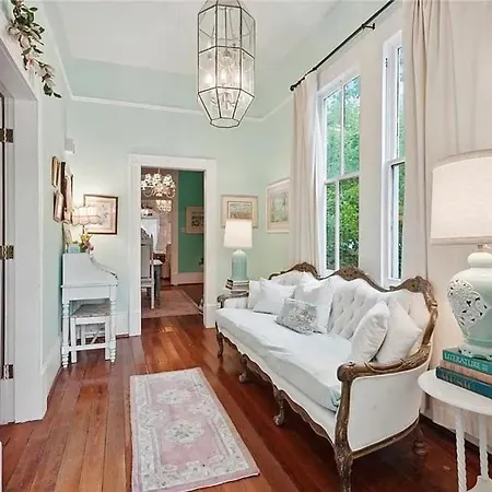 3 Or4br 2a, Gorgeous, Fq, Streetcar, Courtyard Sleeps 8