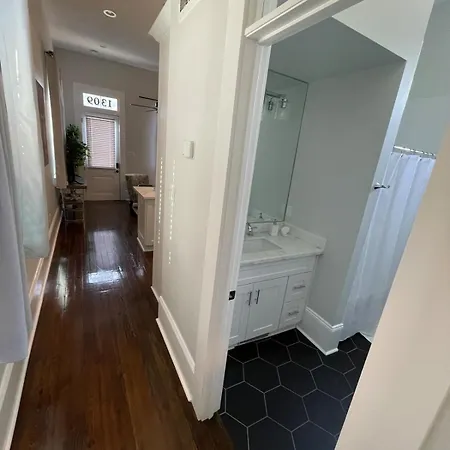 Beautiful 1bed House Close To French Q & Bourbon St Apartment