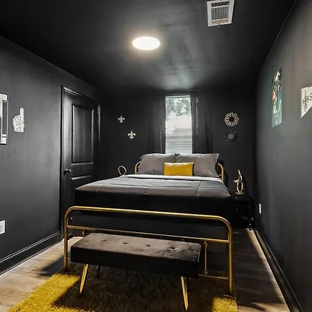 The Saints House, Luxury 10br Saints Oasis Apartment *