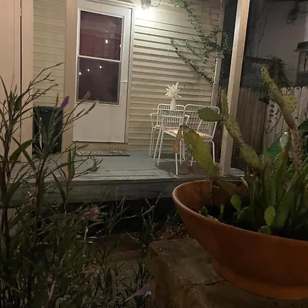 East Riverside- Great Location-quiet & Apartment *