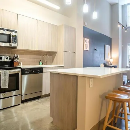Landing Modern With Amazing Amenities New Orleans