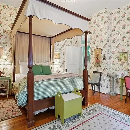 3 Or4br 2a, Gorgeous, Fq, Streetcar, Courtyard Sleeps 8 Apartment *