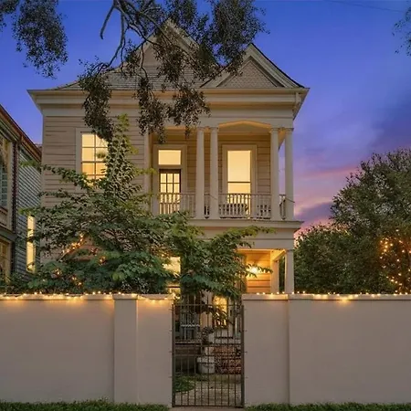 3 Or4br 2a, Gorgeous, Fq, Streetcar, Courtyard Sleeps 8 *