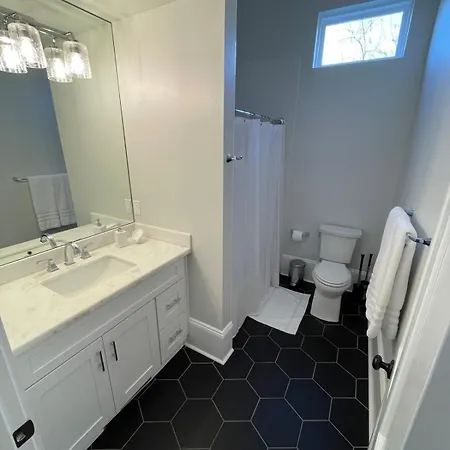 Beautiful 1bed House Close To French Q & Bourbon St *