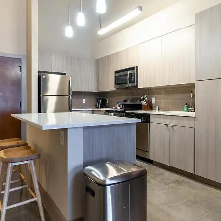 Apartment Landing Modern With Amazing Amenities
