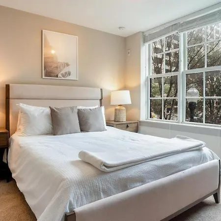 Landing Modern With Amazing Amenities Apartment
