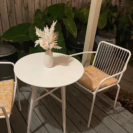 East Riverside- Great Location-quiet & *