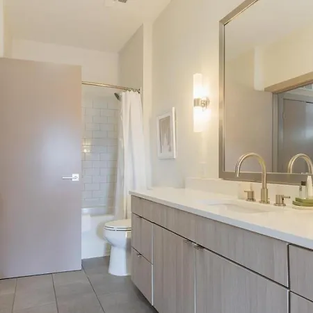 Landing Modern With Amazing Amenities *