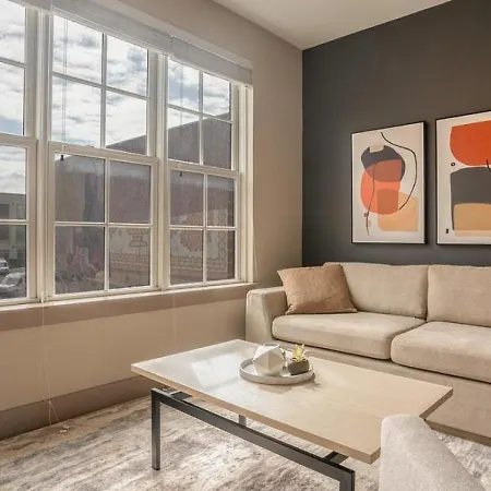 Landing Modern With Amazing Amenities Apartment