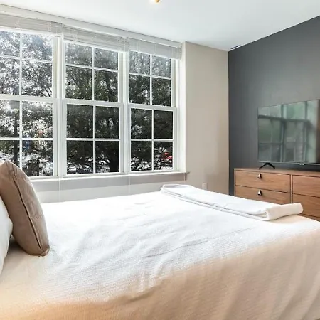 Apartment Landing Modern With Amazing Amenities *