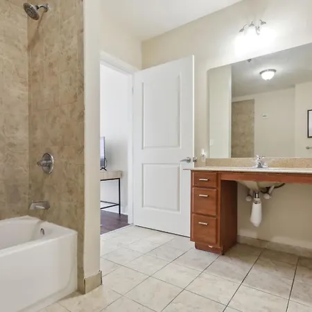 Bleu 5 Min Walk To Bourbon St Rooftop Pool Apartment *