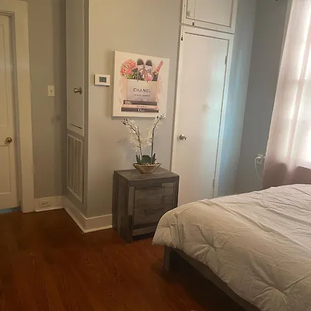 East Riverside- Great Location-quiet &