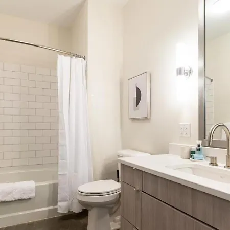 Landing Modern With Amazing Amenities Apartment