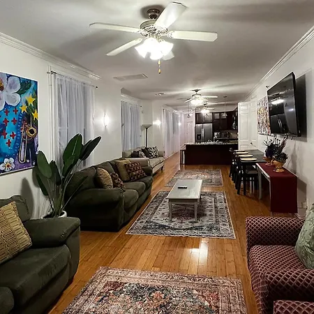 Spacious Napoleon Ave Apartment New Orleans