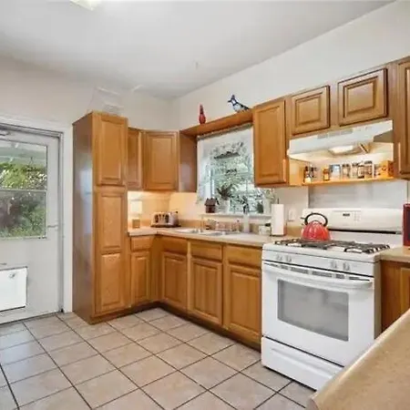 East Riverside- Great Location-quiet & * New Orleans