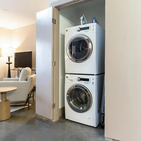 Landing Modern With Amazing Amenities Apartment